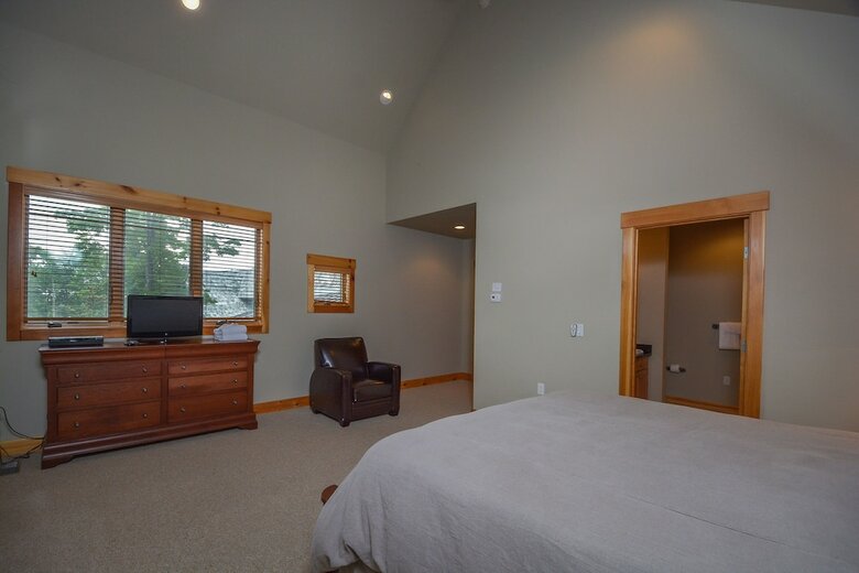 Retreat On Main Street 4 Bedroom Townhome