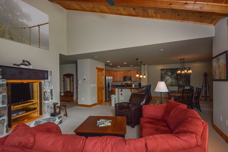 Retreat On Main Street 4 Bedroom Townhome