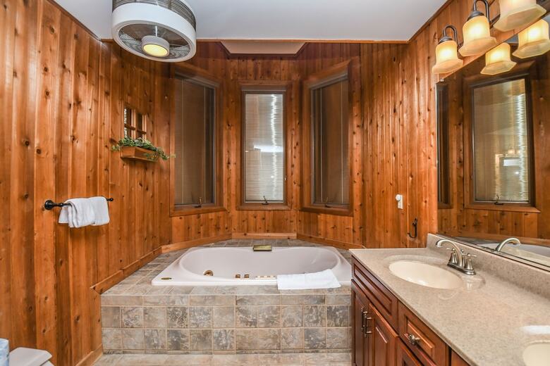 Shoreline Chateau 4 Bedroom House