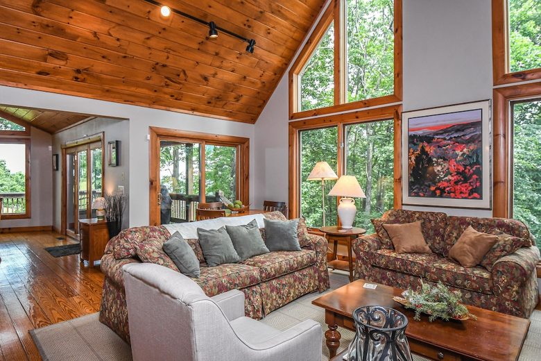 One Ski Hill 5 Bedroom House