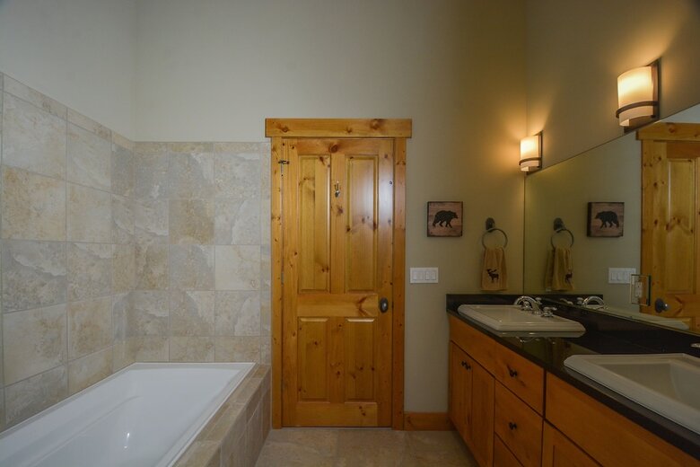 Glacier Paradise 5 Bedroom Townhome