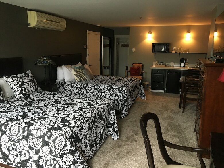 Hotel Lodging At The Gaffer Inn