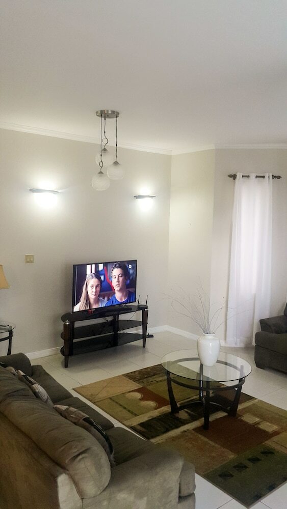 2 Bdrm Apartment At Runaway Bay
