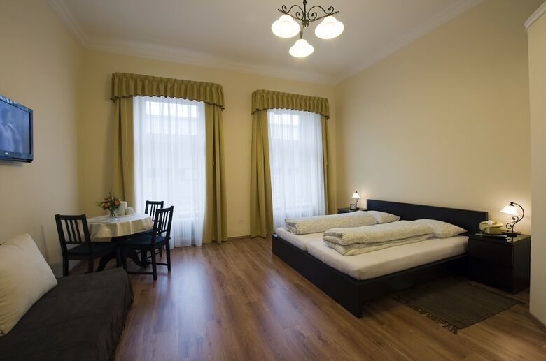 Hotel K&t Boardinghouse