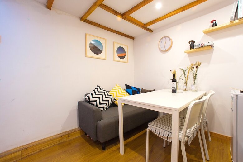 Hard Candy Apartment No.9