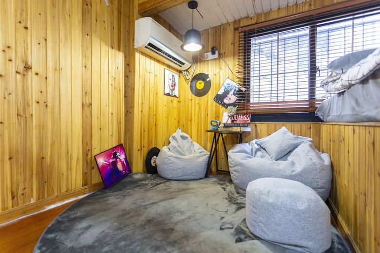 Hard Candy Apartment No.13