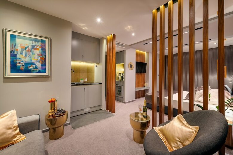 Hotel Royal Suites Sky