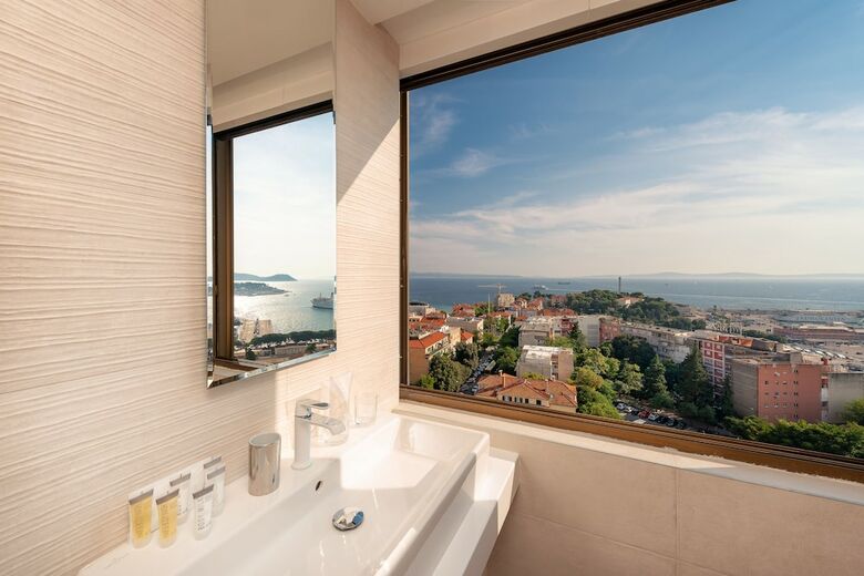 Hotel Royal Suites Sky