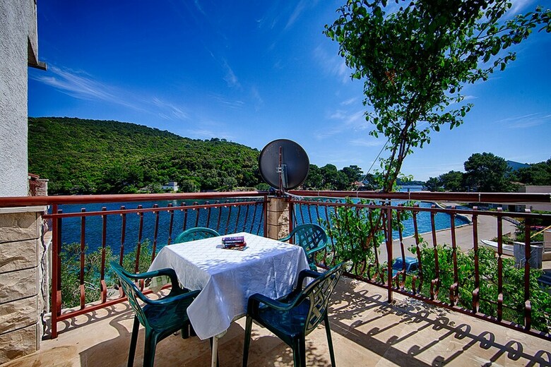 Apartments Malo Lago