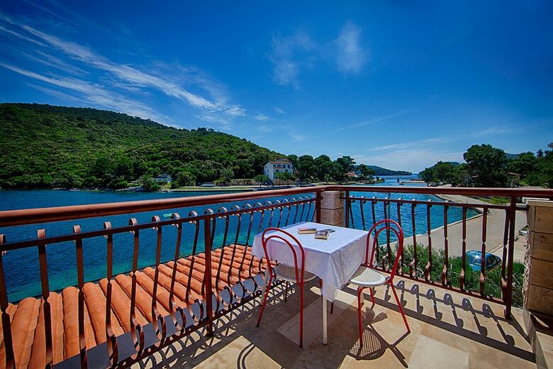 Apartments Malo Lago