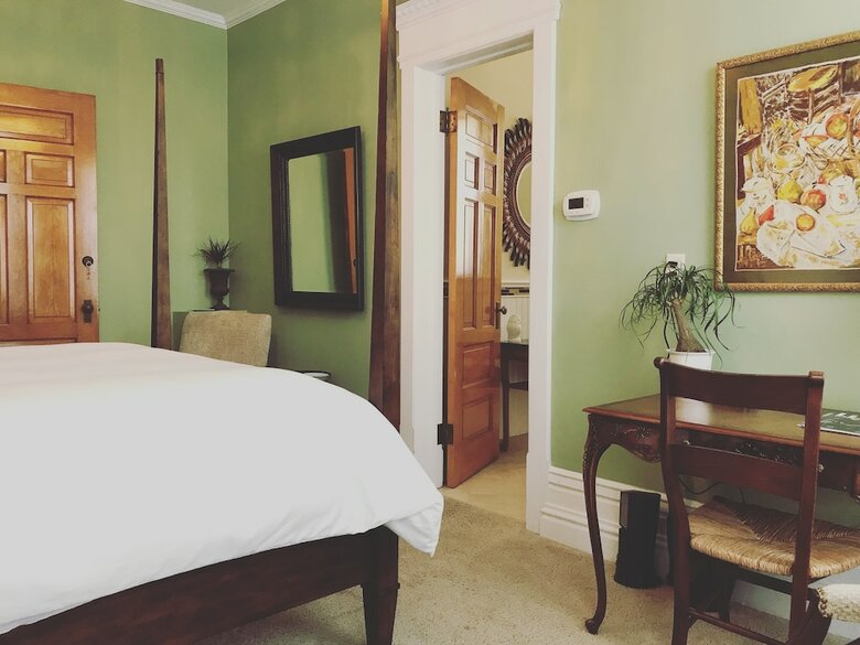 Castle La Crosse Bed And Breakfast