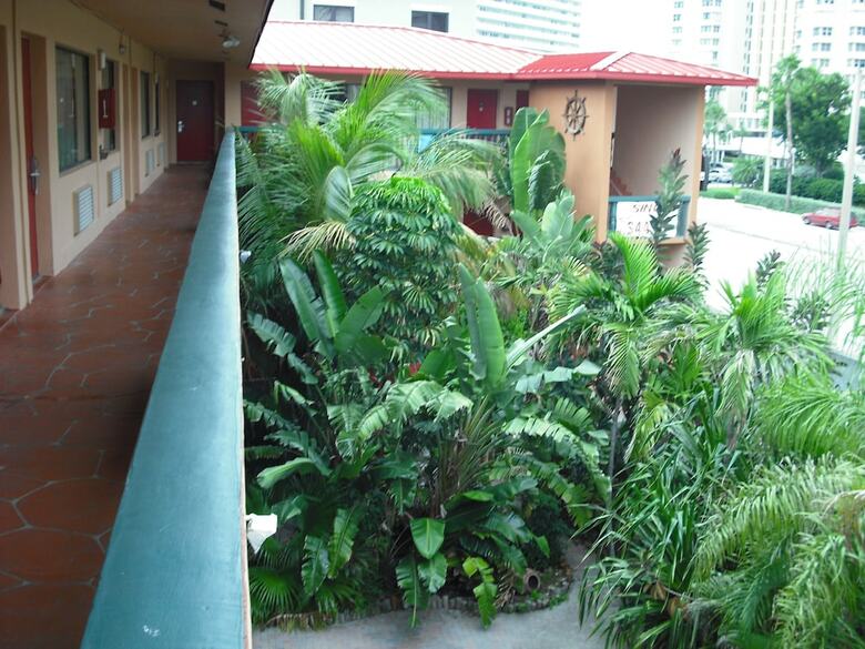Ft. Lauderdale Beach Resort Hotel & Suites
