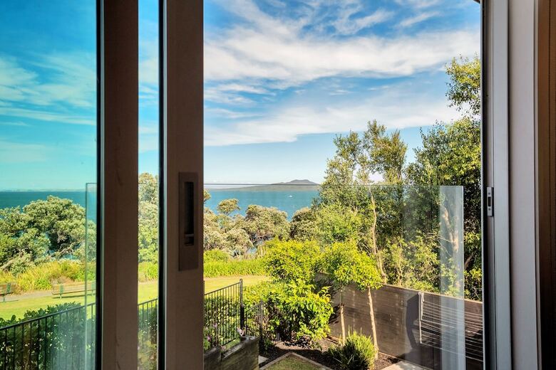 Elegant Sea-view Villa On The Northshore