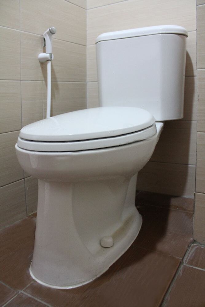 Hostal Oyo 266 Margonda Residence 5
