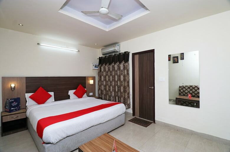 Hotel Oyo 24232 Mj International