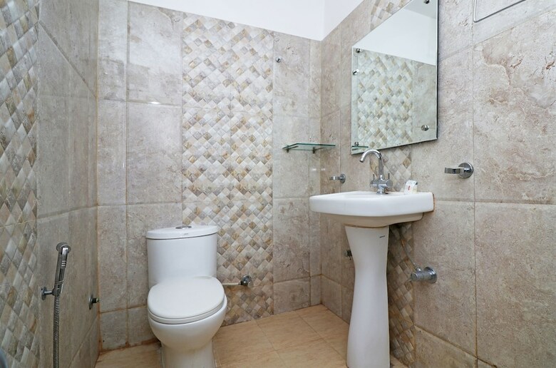 Hotel Oyo 24232 Mj International