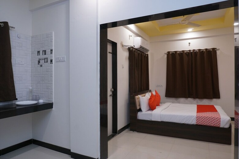 Hotel Oyo 22963 White Castle Heritage