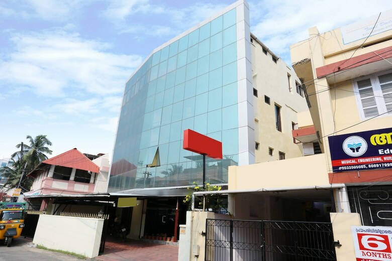 Hotel Oyo 19877 Gamas Centre