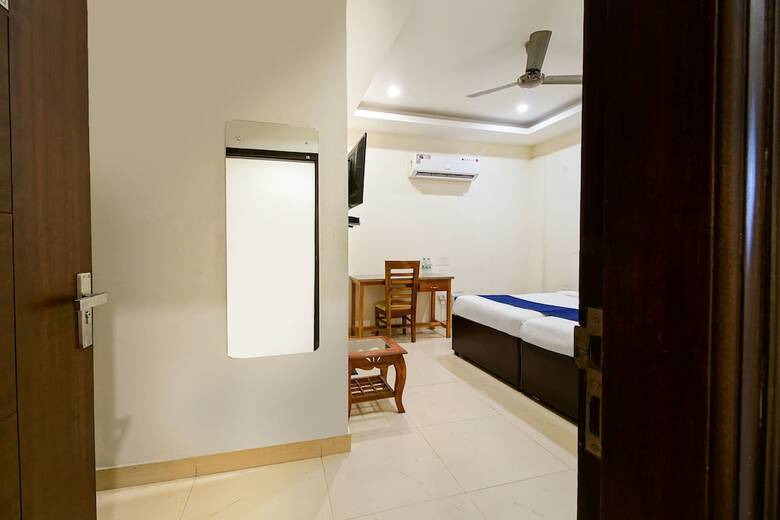 Hotel Oyo 20024 Silverkey Golf Course Road