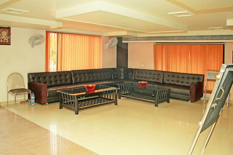 Apartamentos Oyo 22040 Hotel Central Plaza