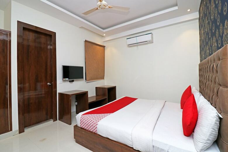 Hotel Oyo 16651 Grd Suites