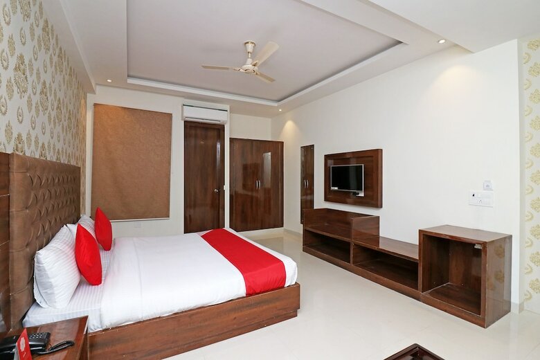 Hotel Oyo 16651 Grd Suites