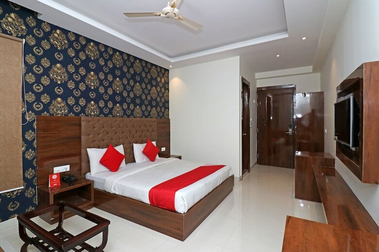 Hotel Oyo 16651 Grd Suites