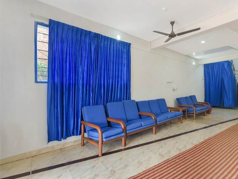 Oyo 13581 Hotel Raj