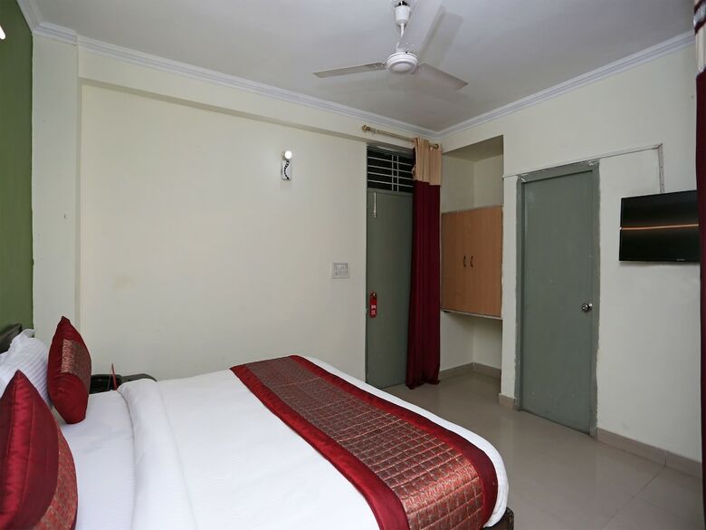 Hotel Oyo 14746 Delhi Residency