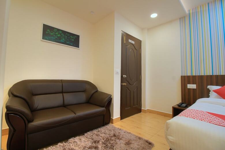 Hotel Oyo 16047 Igloo Residency