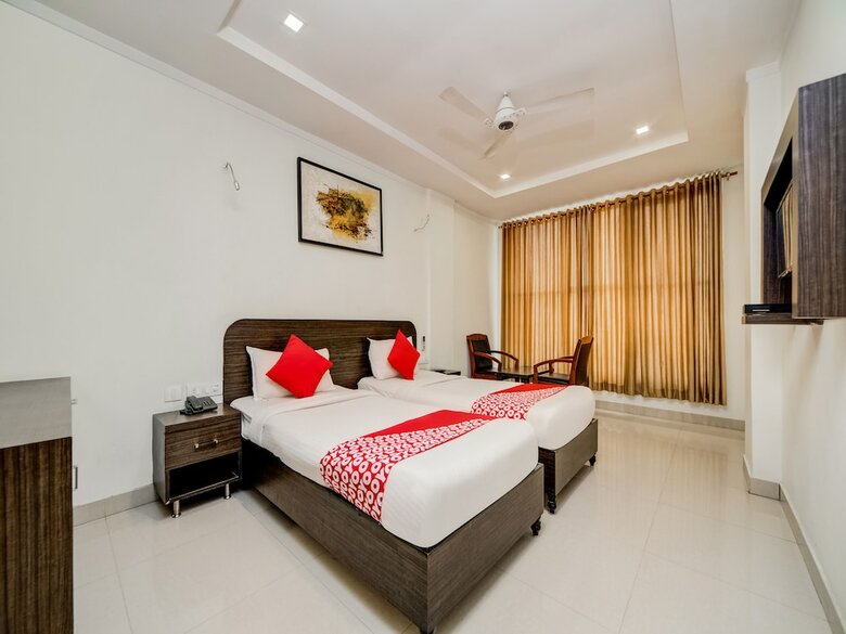 Oyo Flagship 15233 Hotel G7