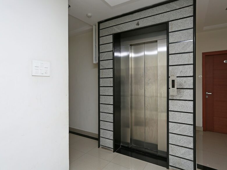 Oyo Flagship 15233 Hotel G7