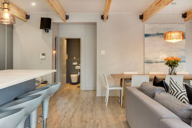 Long Beach Holiday House