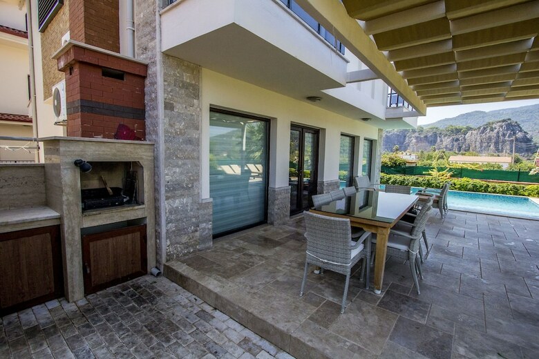 Villa West By Tatilpremium
