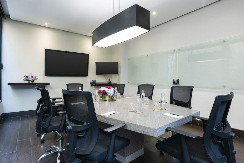 Aparthotel 93 Luxury Suites & Residences