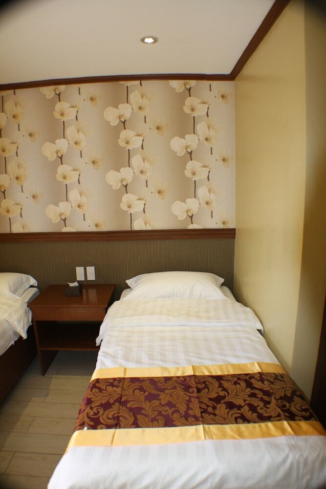 Hotel 7 Days Inn