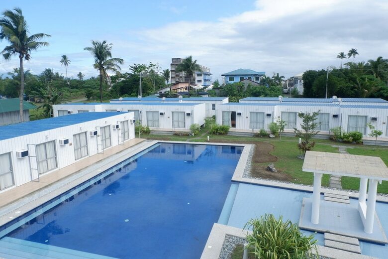 Hotel Cube Baler