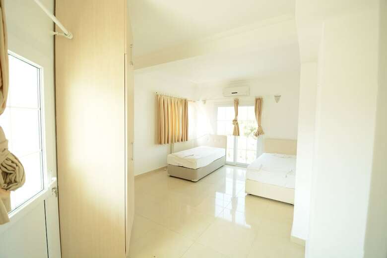 Avenue Hotel