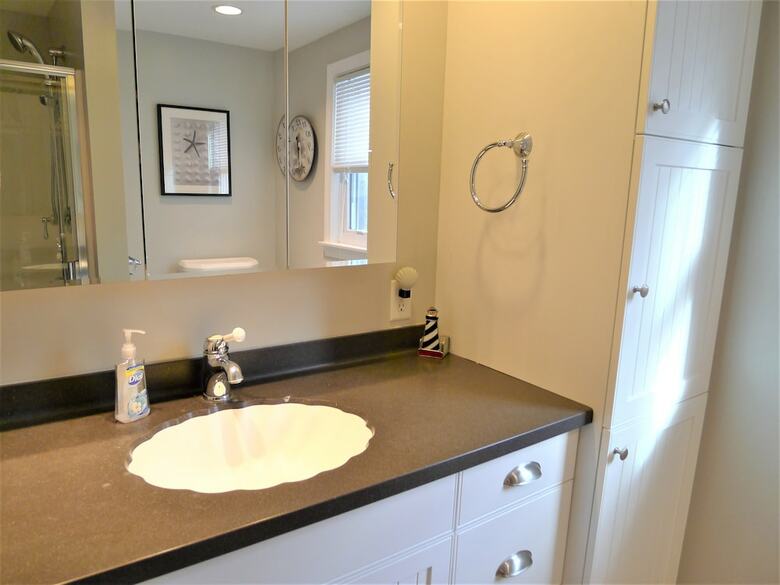563 Pleasant Lake - 4 Bedroom House