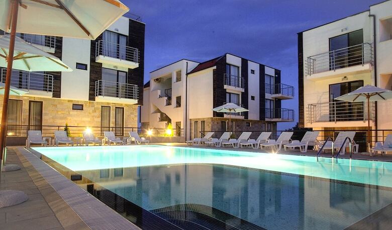 Aparthotel New Line Village Apartments