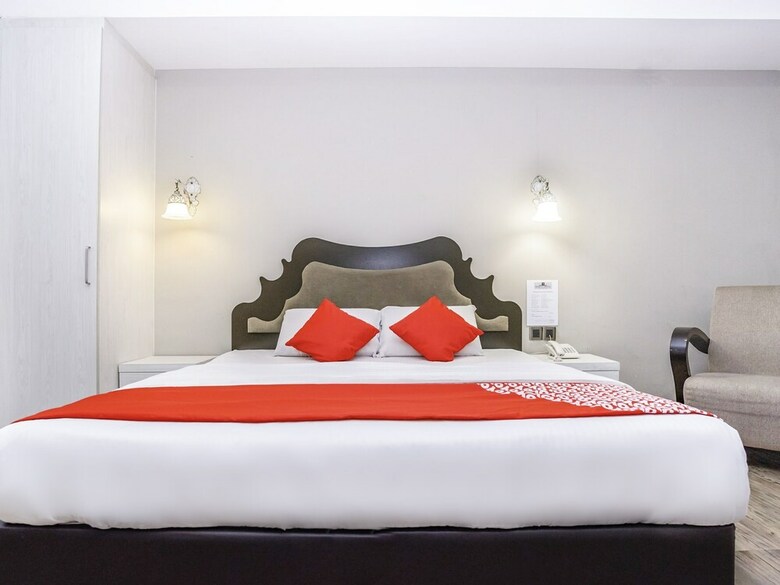 Oyo 519 Domus Hotel