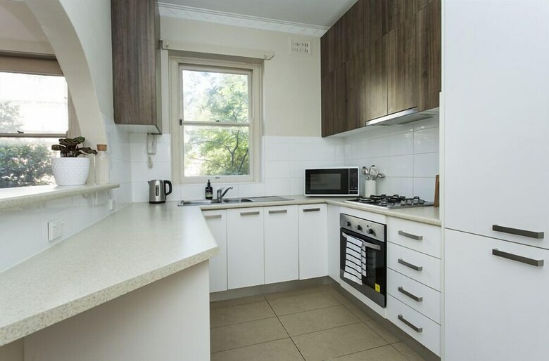 Bright Beachside Curlewis Apartment