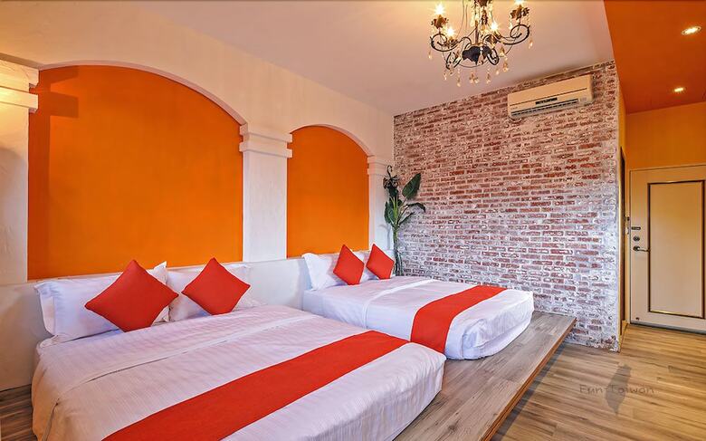 Bed & Breakfast Travel Light
