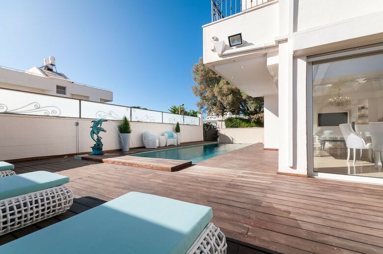 Luxurious Villa With Great Location