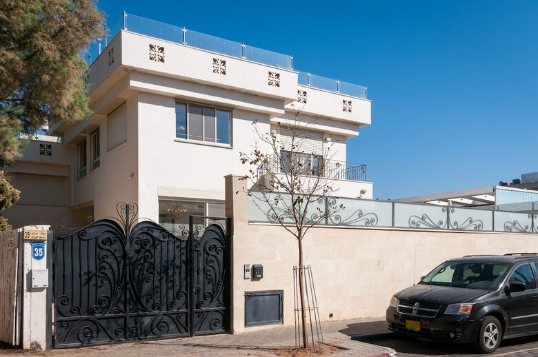 Luxurious Villa With Great Location