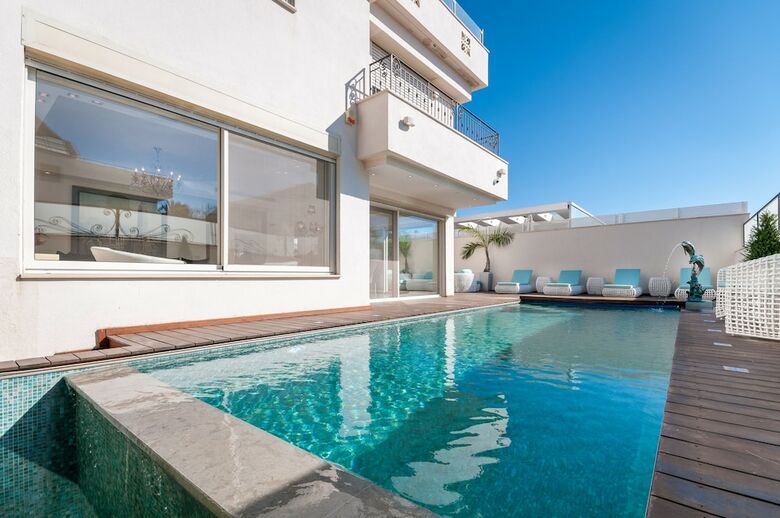 Luxurious Villa With Great Location