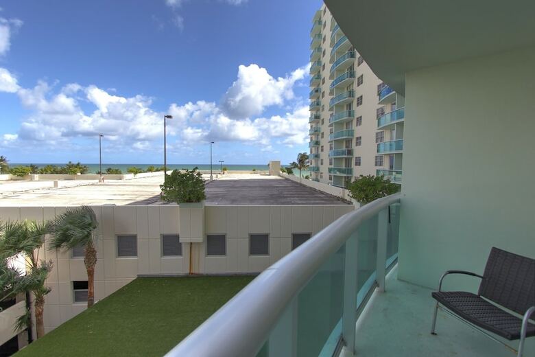 Aparthotel Tides - Private Condo