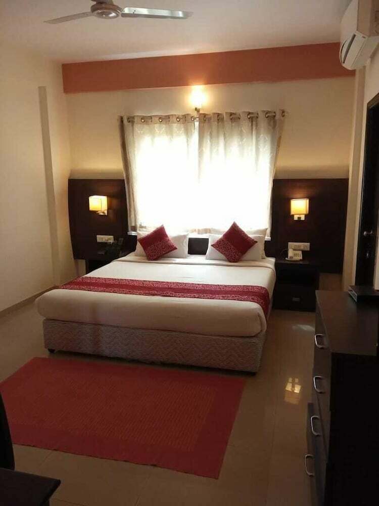 Hotel Sterling Suites Inn