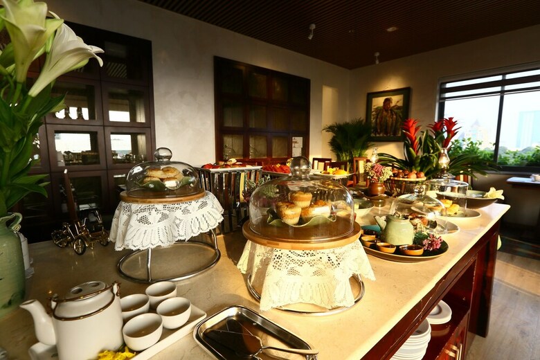 Au Lac Legend Hotel