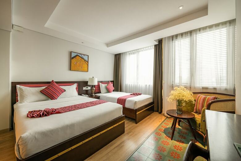 Au Lac Legend Hotel